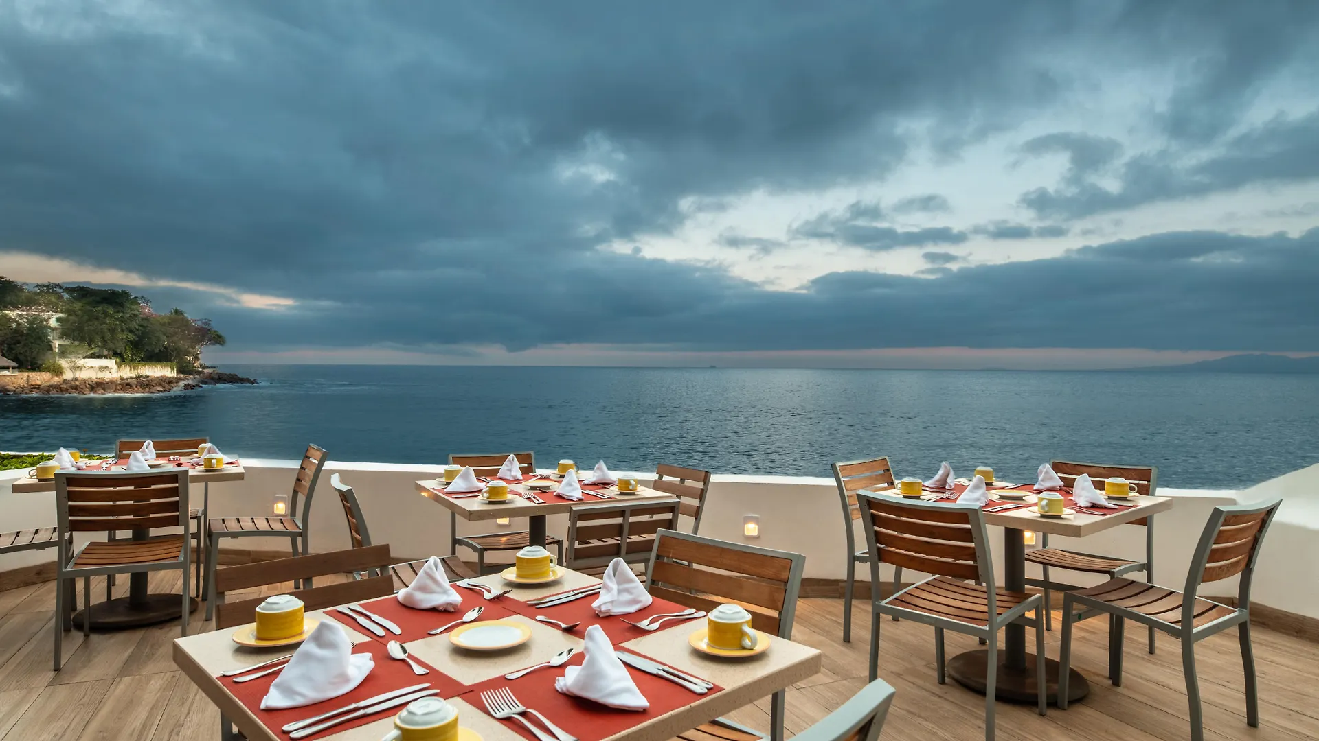 Grand Park Royal Puerto Vallarta Resort