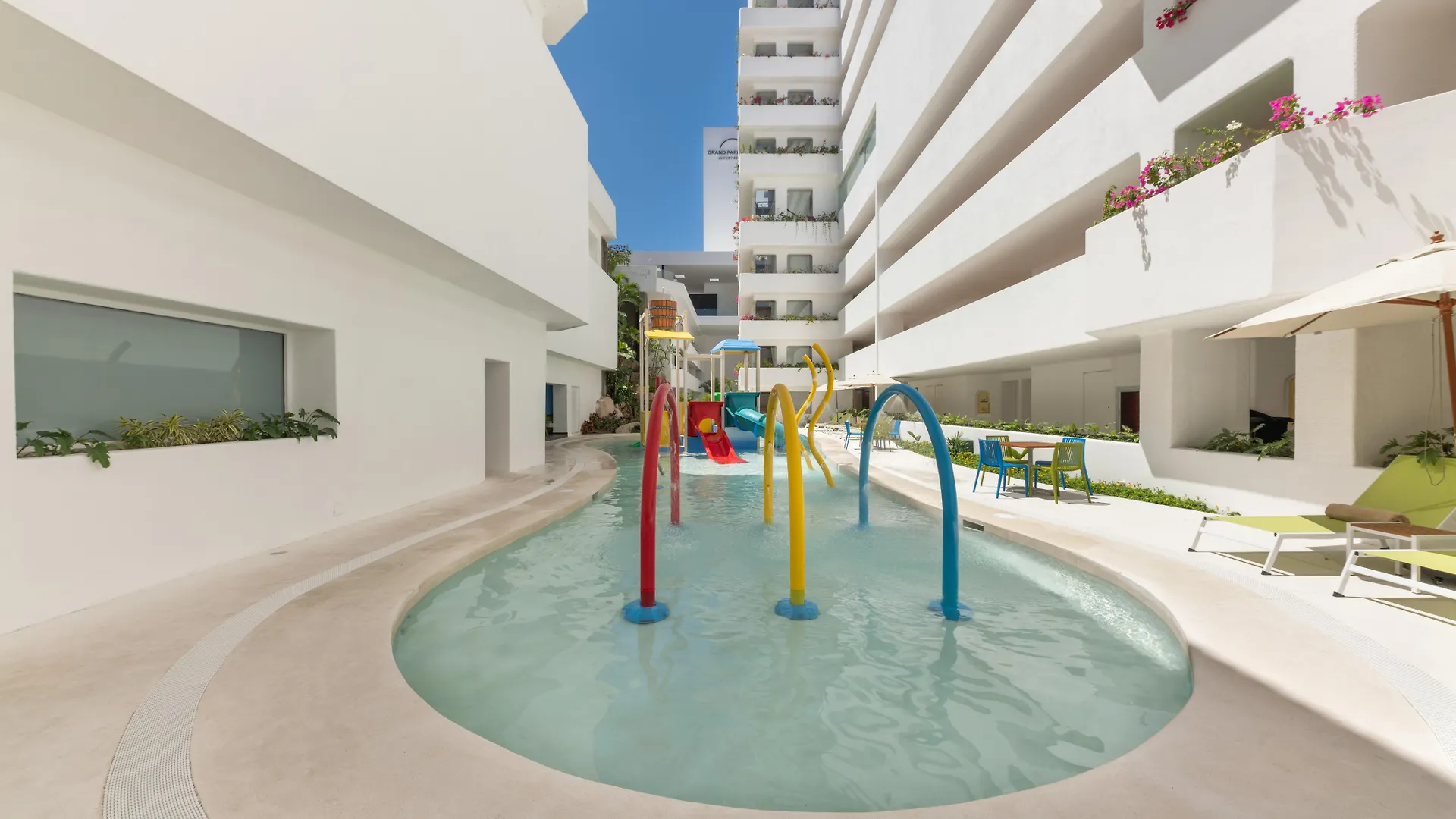 Grand Park Royal Puerto Vallarta 5*,